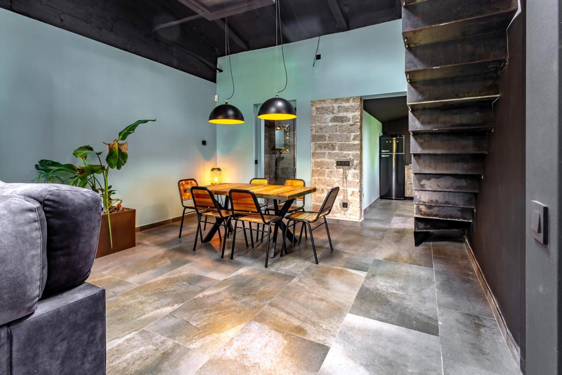 Black House Sorprendente Casa Estilo Industrial Олот Екстер'єр фото